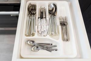 Sweet tiny top center space