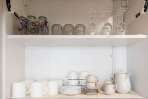 Sweet tiny top center space