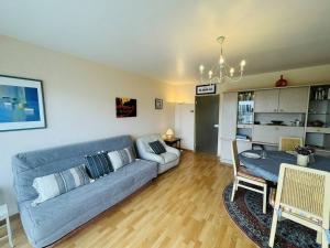 3 pièces centre ville, 4 min à pied plage, parking, wifi