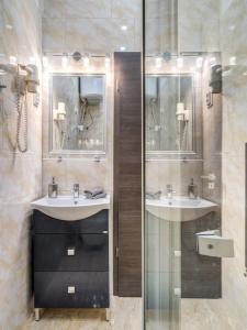 Fashion Street Central Apartment