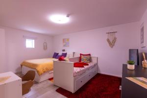 Perafita Yellow House - EcoHost