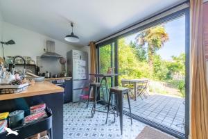 Maisons de vacances Maison typique avec jardin, proche Pont de pierre : Maison 3 Chambres