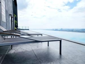 Luxury DoubleTree Hill10 Residence at i-City , free parking H2901