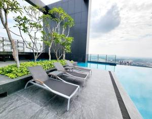 Luxury DoubleTree Hill10 Residence at i-City , free parking H2901