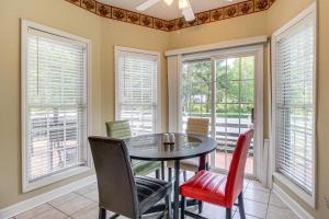 Spacious Richmond Hill Hideaway with Deck!