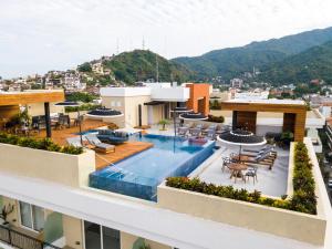 Well-Equipped Condo In Old Town, POOLS, GYM, BBQ