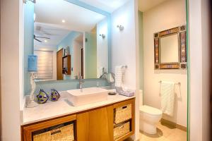 Well-Equipped Condo In Old Town, POOLS, GYM, BBQ