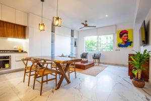 1BR 2BA, Romantic Zone with Rooftop Pool and Gym