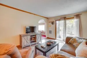 Table Rock Lake Cabin with Deck and Bar! - Shell Knob