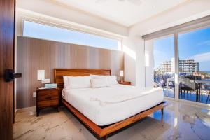 Luxe 2BR with Balcony, Pool, Gym