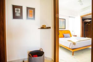 Luxe 2BR with Balcony, Pool, Gym