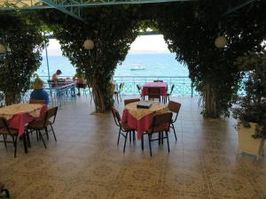 Family Studio with balcony and partial sea view