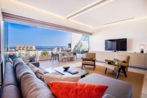 Romantic Zone’s Largest Rooftop with Luxe Ocean Views