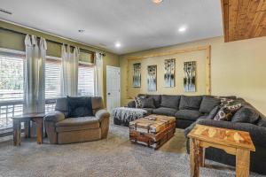 Spacious Brian Head Mtn Getaway w Hot Tub!