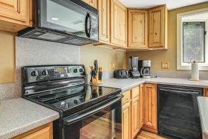 Spacious Brian Head Mtn Getaway w Hot Tub!