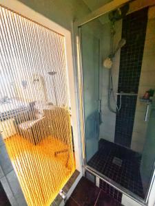 Sejours chez l'habitant Chambre independante avec douĉhe italienne privee : photos des chambres