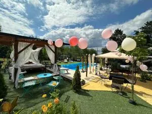 Smestaj sa bazenom Sunny Hill - Markovac