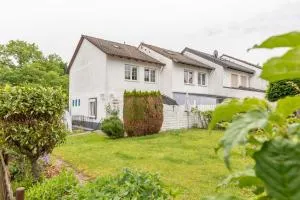 Traumhaftes Ferienhaus mit zwei Einheiten für bis zu 10 Personen - 霍伊森施塔姆