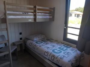 Campings Chalet dans domaine avec piscine : photos des chambres