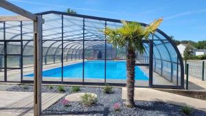 Campings Chalet dans domaine avec piscine : photos des chambres