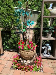 Beautiful private full condo