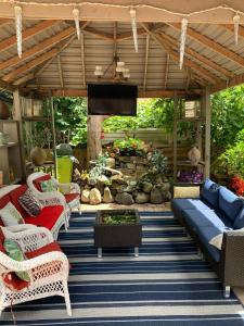 Beautiful private full condo