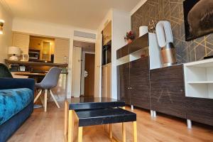 Paris La Defense - Modern Apartment with Jacuzzi