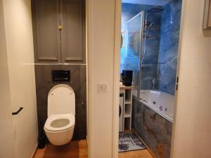 Paris La Defense - Modern Apartment with Jacuzzi