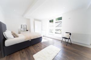 Excellent 3 bedroom, 3 baths, City Centre, voucher available!