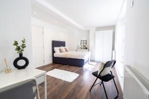 Excellent 3 bedroom, 3 baths, City Centre, voucher available!