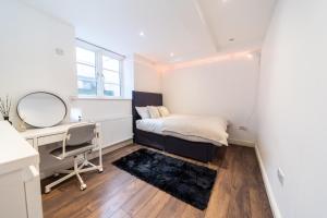 Excellent 3 bedroom, 3 baths, City Centre, voucher available!