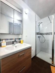 Sejours chez l'habitant La Chambre 3, Climatisee AC, Cuisine privee, Calme : photos des chambres