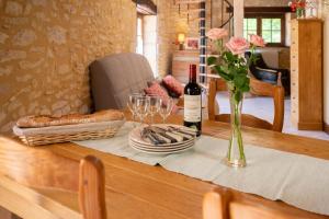 Maisons de vacances Ancien moulin avec Jacuzzi : photos des chambres
