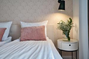 Pankrac 2 by Housine