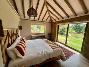 Hermosa cabaña campestre con jacuzzi y lago