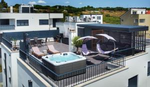 Apartment Skyline Retreat