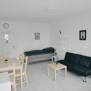 Monteurwohnung Ferienwohnung Business Appartement links Langenfeld