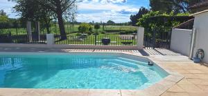 Maisons de vacances Gite Mas de la Restanque : photos des chambres