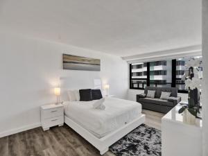 Beautiful condo in resort beach service 1004