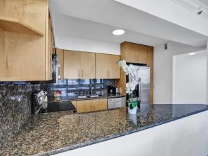 Beautiful condo in resort beach service 1004