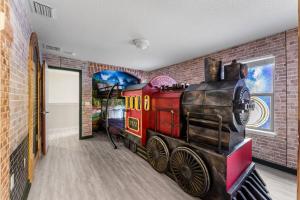 Epic 8BR Lakefront Pool Home Near Disney and Universal