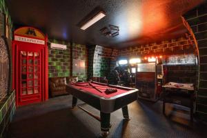 Epic 8BR Lakefront Pool Home Near Disney and Universal