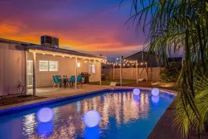 Mini Golf Fire Pit Pool Game Room - Tempe Royal Palms