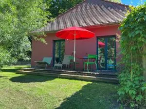 Ruhige Ferienwohnung mit großem Garten und Terrasse - Charlottenthal