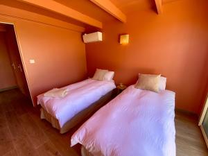 Maisons de vacances Maison pour 12p, piscine a debordement chauffee d-avril a octobre inclus : photos des chambres