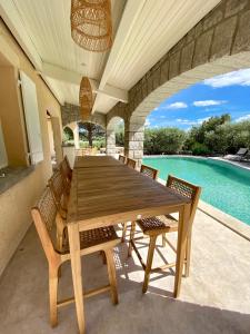 Maisons de vacances Maison pour 12p, piscine a debordement chauffee d-avril a octobre inclus : photos des chambres