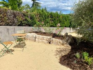 Maisons de vacances Maison pour 12p, piscine a debordement chauffee d-avril a octobre inclus : photos des chambres