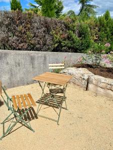 Maisons de vacances Maison pour 12p, piscine a debordement chauffee d-avril a octobre inclus : photos des chambres