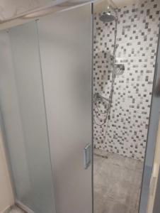 Leonidas Hotel & Studios