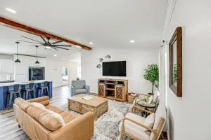 Van Vacation Retreat with Private 300-Acre Lake! - Murchison